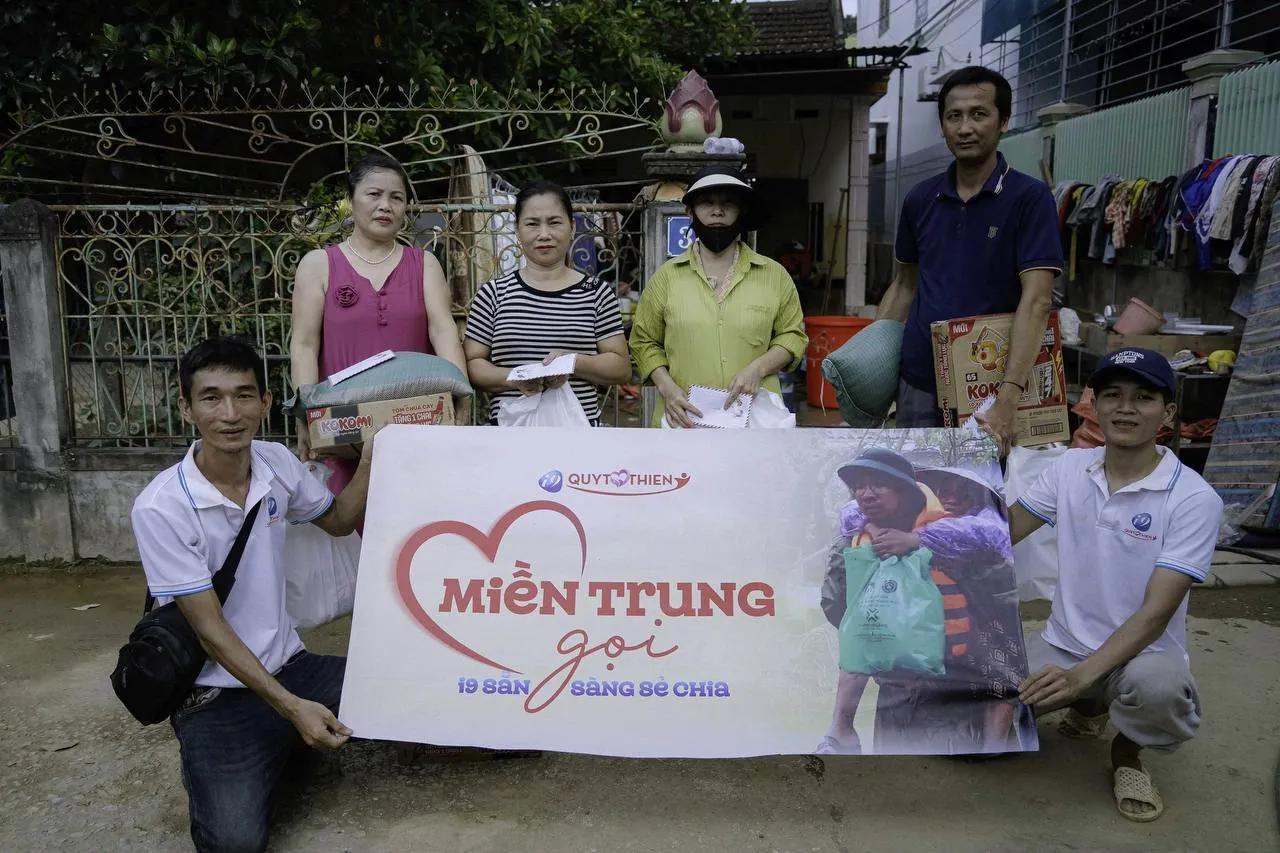 Biểu tượng hộp quà và phần thưởng thể hiện các chương trình khuyến mãi hấp dẫn.